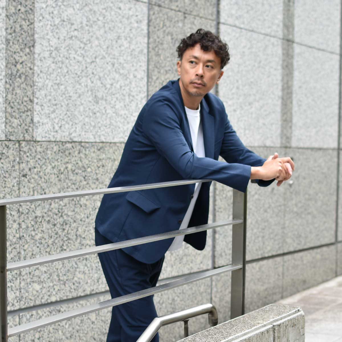 アクティブなビジネスパーソンのために開発した高機能スーツ