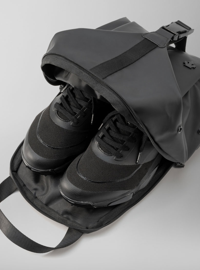 【極美品】デサントゴルフ　シューズケース　ブラック デサントゴルフ DESCENTE ゴルフ FABRIC & TECH シューズケース