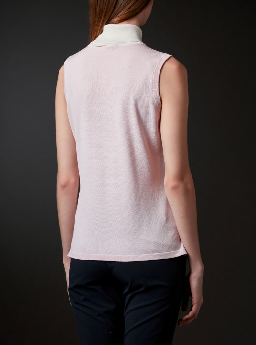 LUXE】インターシャ変形タートルネックスリーブレスニット | デサント