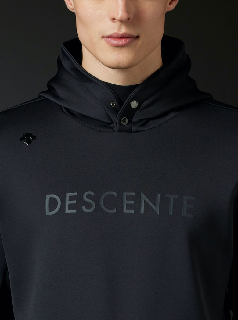DESCENTE - 新品未使用タグ付き✨DESCENTE GOLF 総柄ニットブラック 取扱店舗限定】プルオーバーダンボールニットフ―ディー