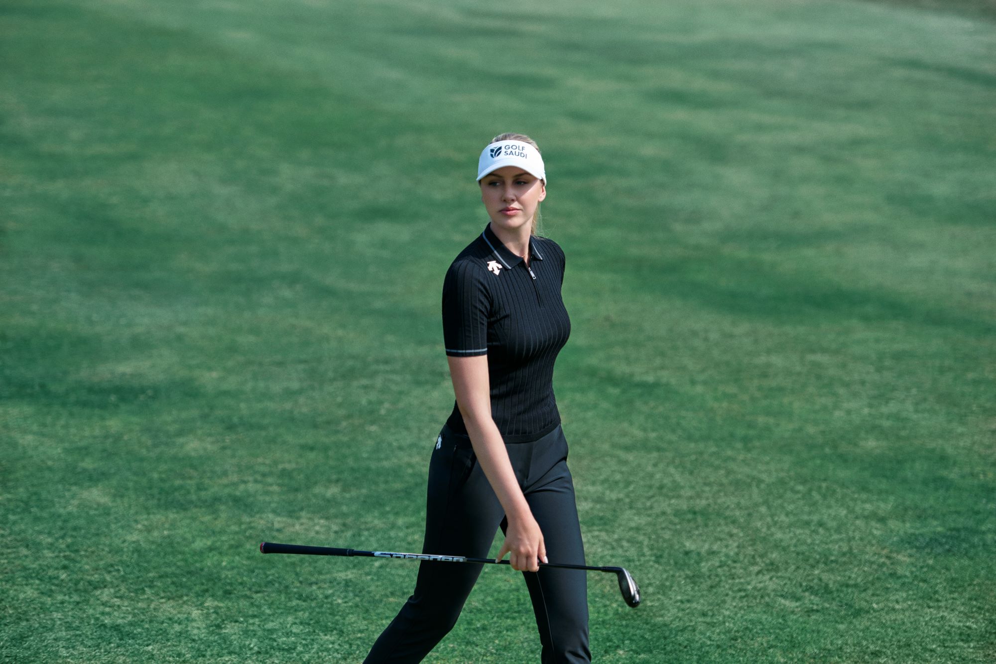 オリビア・コワンの着こなし