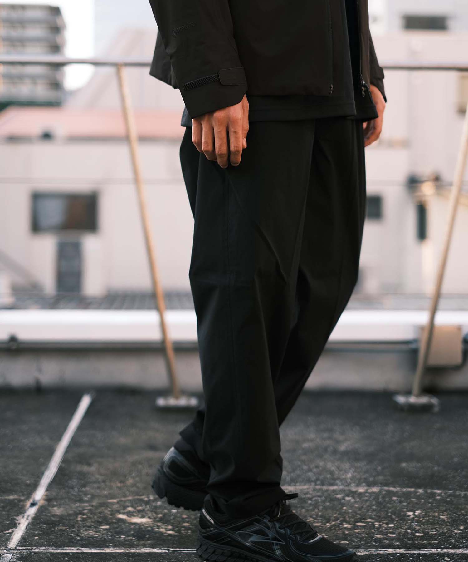 ALLTERRAIN】ONE TUCK WIDE TAPERED STRETCH PANTS 【公式】デサント 