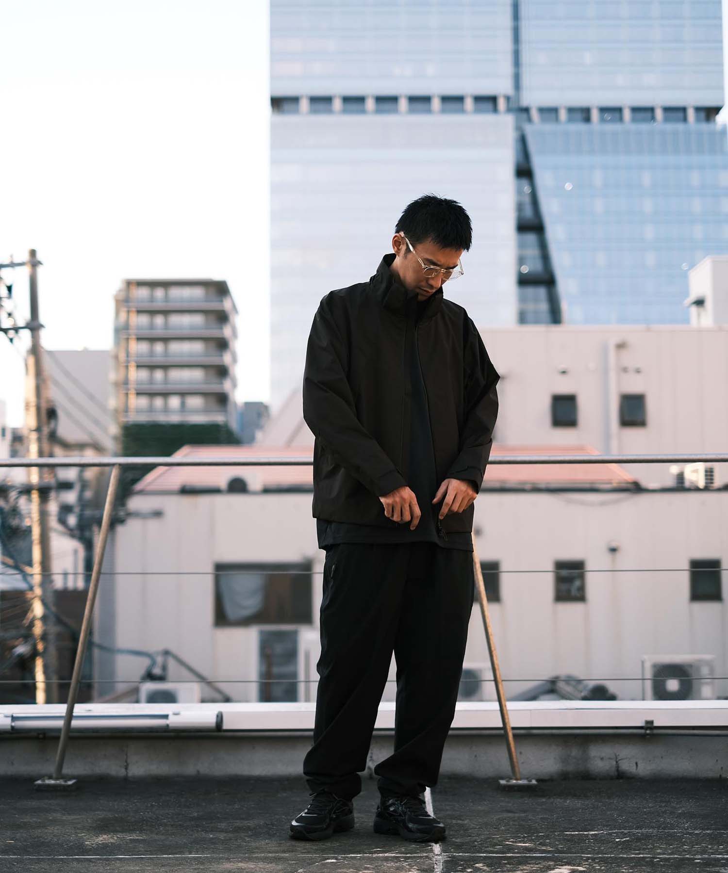 ALLTERRAIN】ONE TUCK WIDE TAPERED STRETCH PANTS -デサント