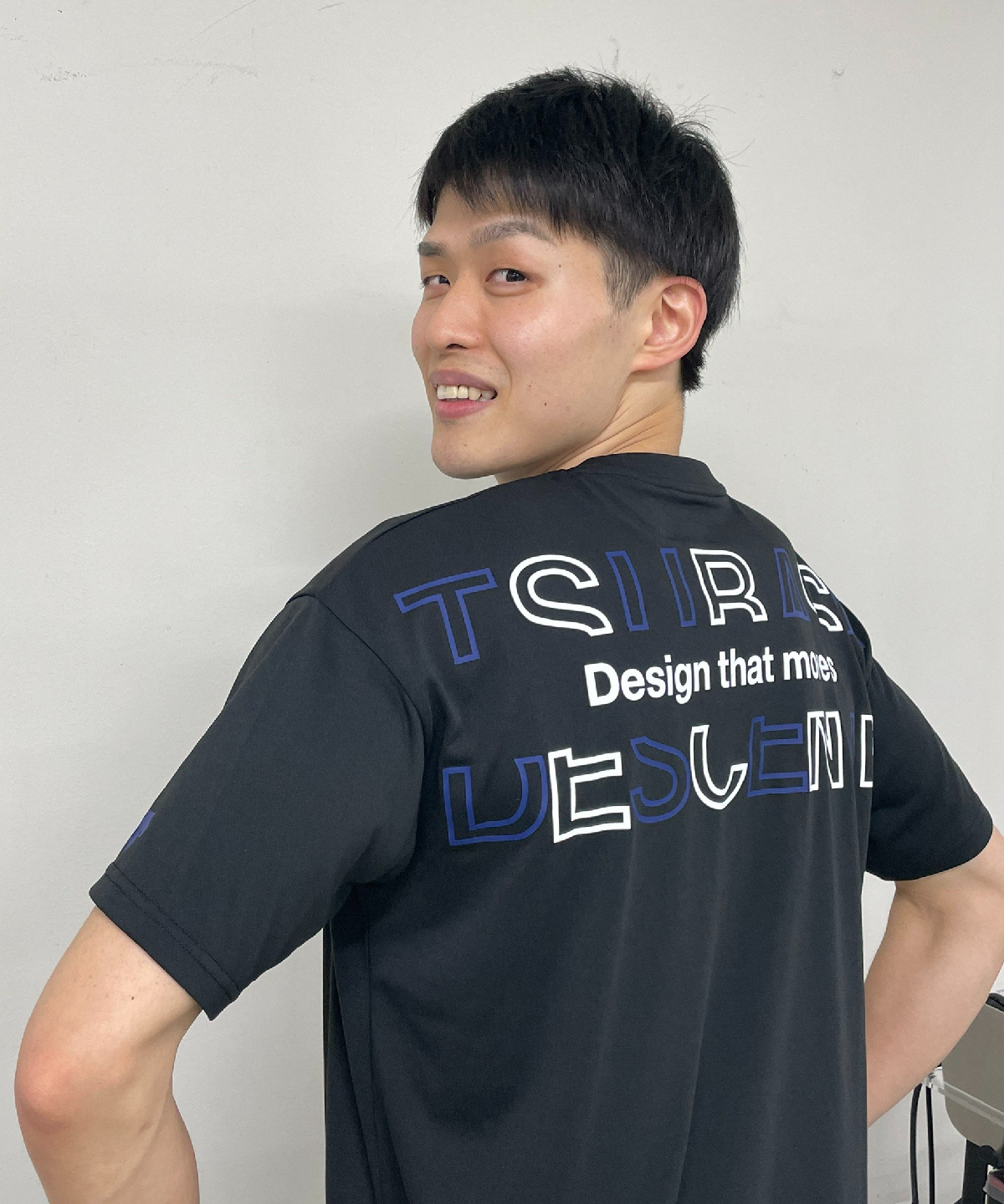取り扱い店舗限定 久原選手コラボtシャツ デサント公式通販 デサントストア Descente Store 取り扱い店舗限定 久原選手コラボtシャツ デサント公式通販 デサントストア Descente Store