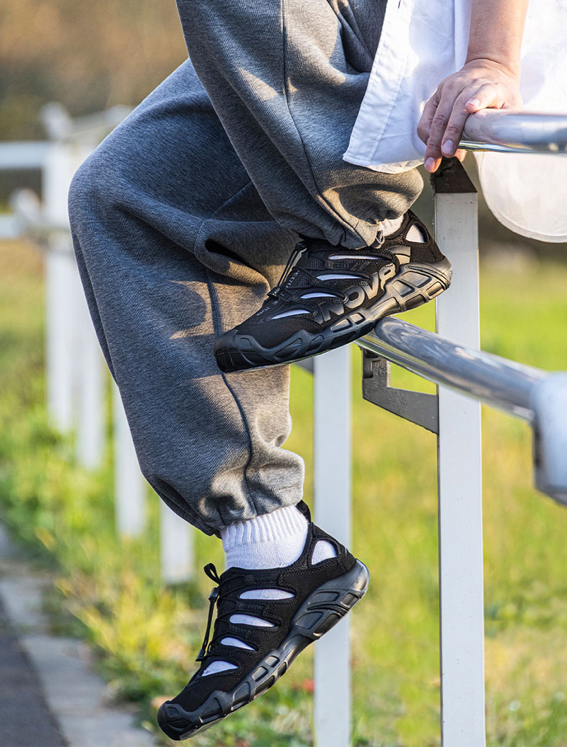 靴下と合わせたアウトドアサンダルのコーディネート。春・夏・秋の街履きスタイル