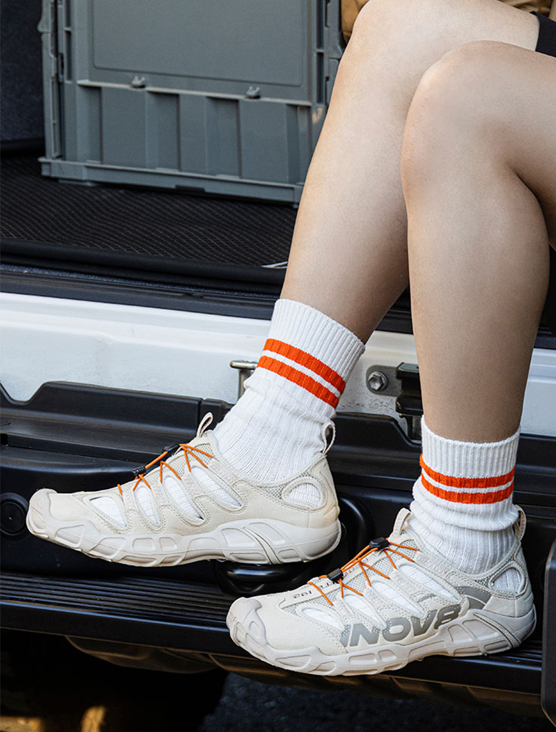 靴下と合わせたアウトドアサンダルのコーディネート。春・夏・秋の街履きスタイル