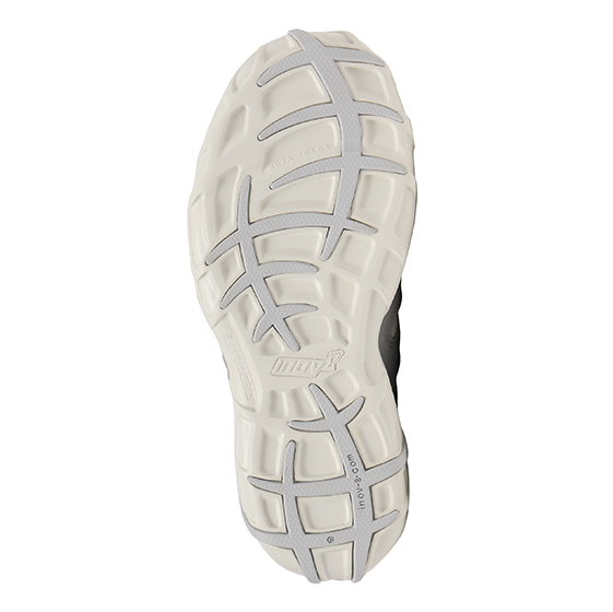 耐久性とグリップ力を考慮した使用のアウトドアサンダル