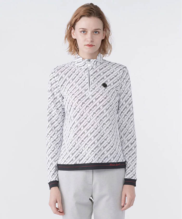 シーズンモチーフである手描き風のロゴを、斜めのラインで大胆かつモダンに表現しました。
このプリントは、高度な技術を活かしたもので、柄の繊細な表現力と高い再現性を実現しています。
裾と袖口には、繊細なラインやロゴをパネル柄で配し、さりげないアクセントに。プレゼントにもおすすめです。