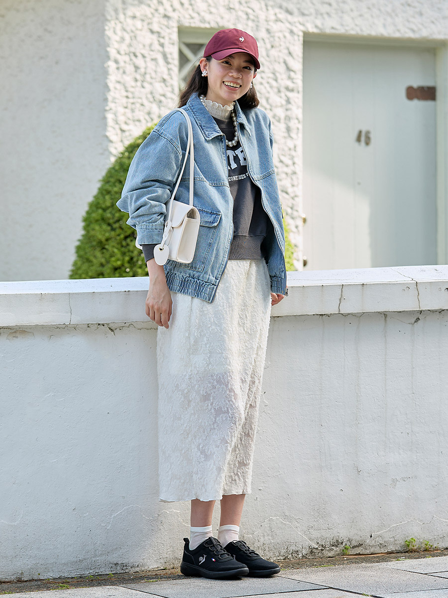 ラ ローヌ_着用イメージ3 幅広 スニーカー レディース コーデ 3Eワイド設計シューズ