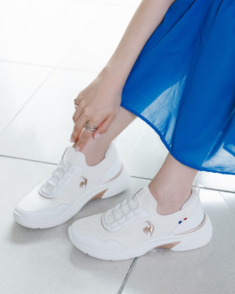 芳根京子さん着用_大人きれいめスニーカー LCS LORRAINE