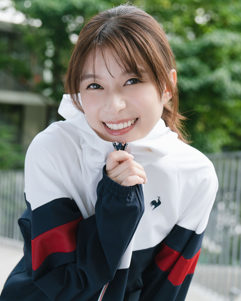 芳根京子着用のサンスクリーンクロス きれいめ春アウター｜スポーツウェア