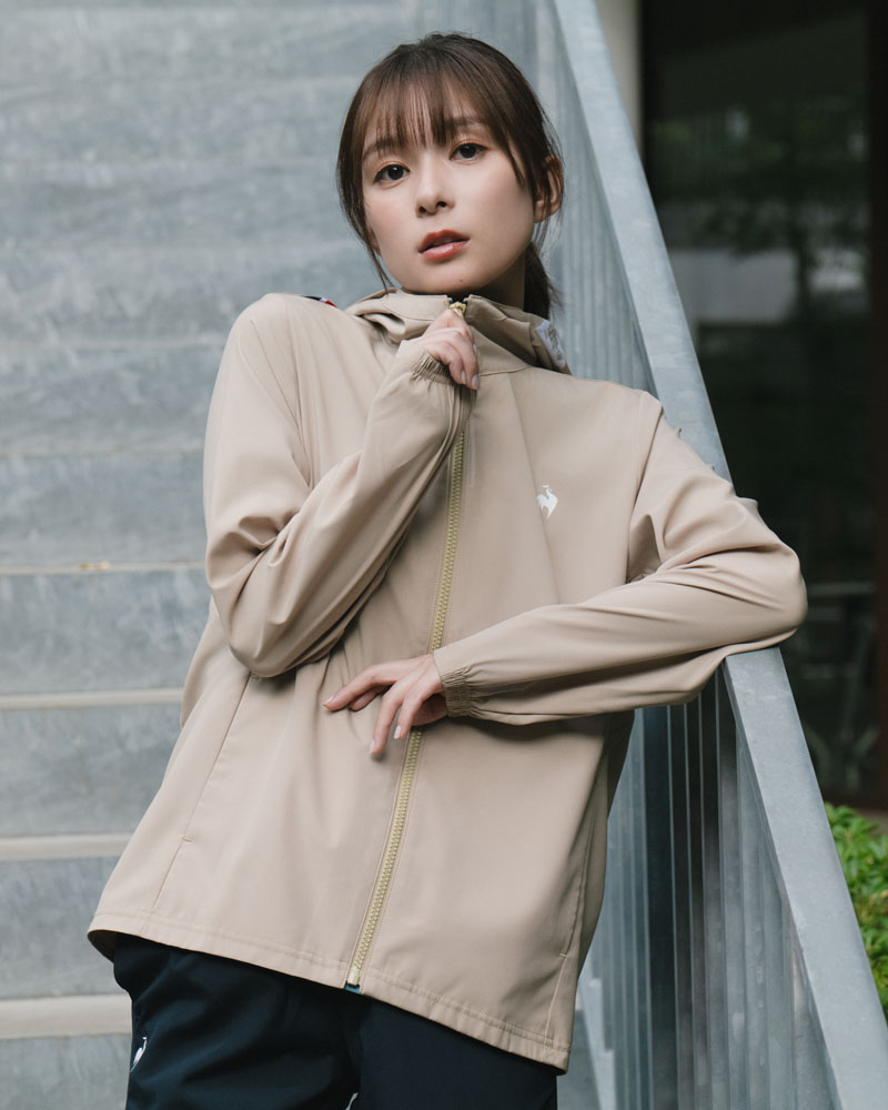 芳根京子着用のLCS Essential クロス きれいめ春アウター｜スポーツウェア
