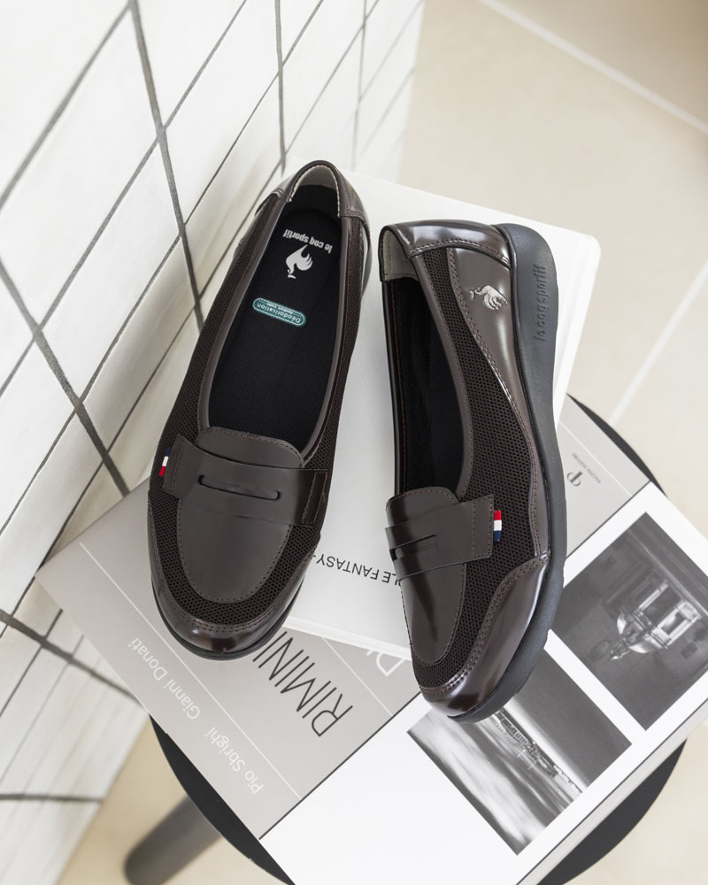 LCS JW 25_着用イメージ1 ローファースニーカー