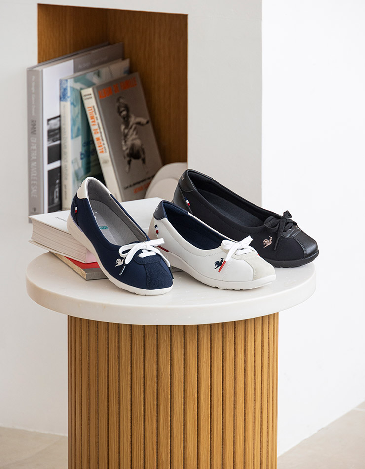 パンプス感覚で履けるスニーカー：大人の抜け感スタイル_着用イメージ2 スニーカーパンプス