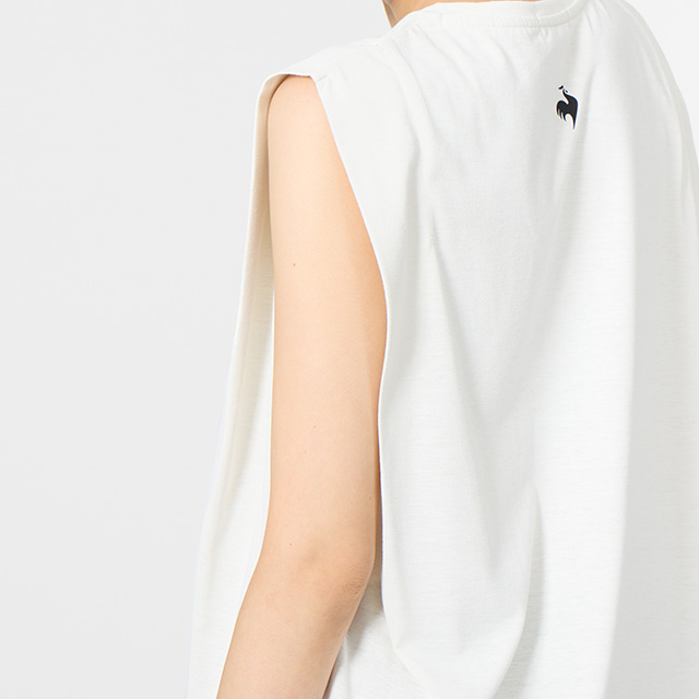 汗染みが目立ちにくい吸汗速乾ヨガウェア。二の腕をすっきり見せるルコックスポルティフのノースリーブシャツ