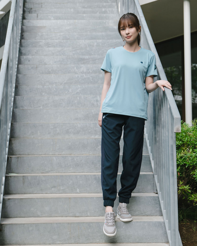 芳根京子着用のLCS Essential半袖Tシャツおしゃれなレディーススポーツウェア