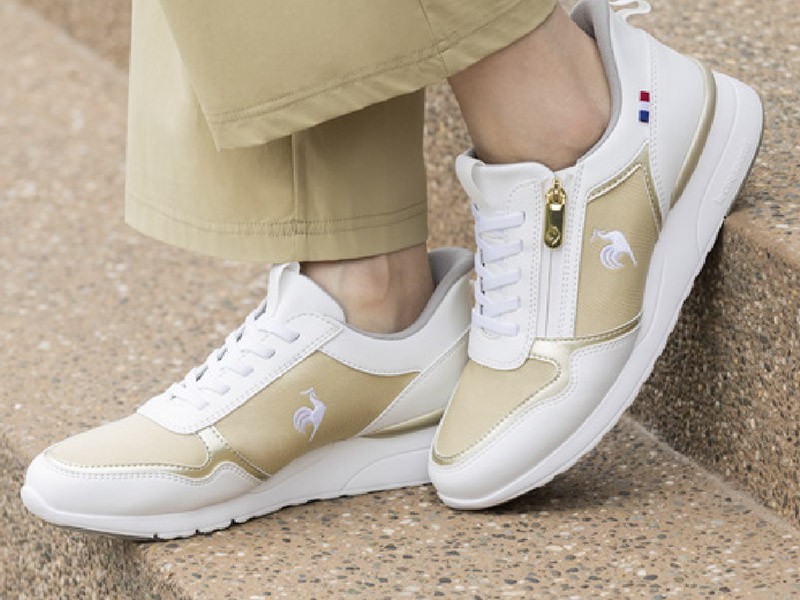 毎日でも履きたくなるふわっと軽い履き心地 ヒールアップスニーカー　レディース、大人女子ににおすすめの上品スニーカー