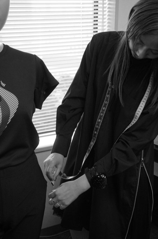 日本人の体型に合わせた、きれいなシルエットで動きやすい、レディースパンツ/エアスタイリッシュパンツ