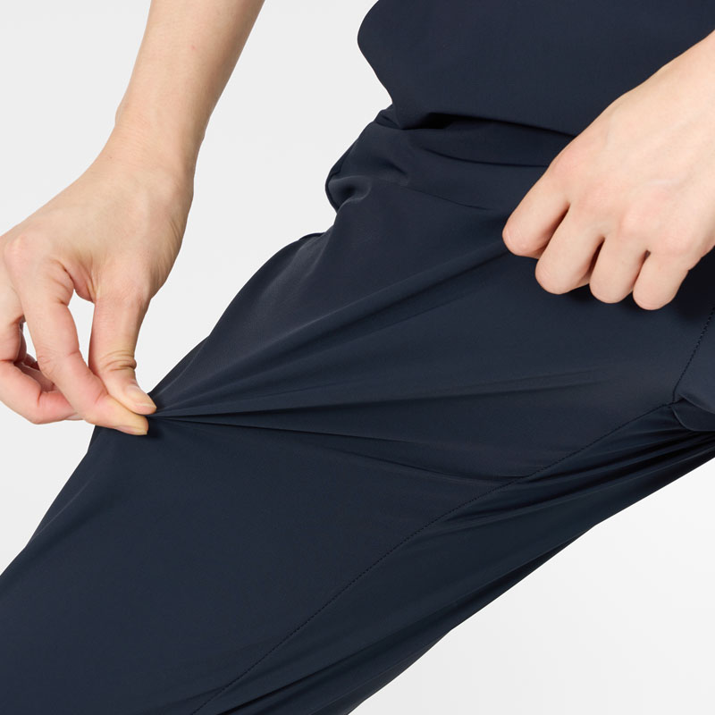 日本人の体型に合わせた、きれいなシルエットで動きやすい、レディースパンツ/エアスタイリッシュパンツ