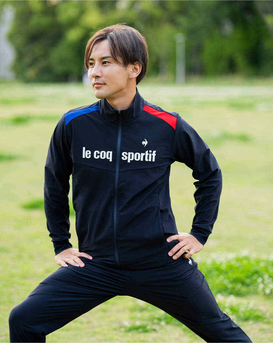 プロテニスプレイヤー島袋将選手着用。高いストレッチ性で激しい動きをサポートするルコックスポルティフのメンズ接触冷感ジャケット。