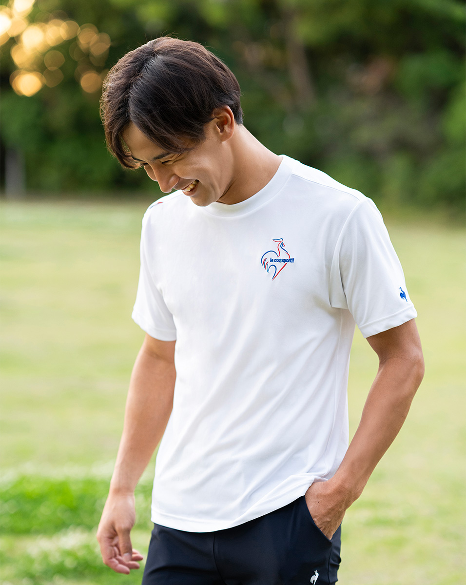 プロテニスプレイヤー島袋将選手着用。袖を通した瞬間にひんやりと心地よい、スポーツから日常まで活躍するメンズ接触冷感Tシャツ。