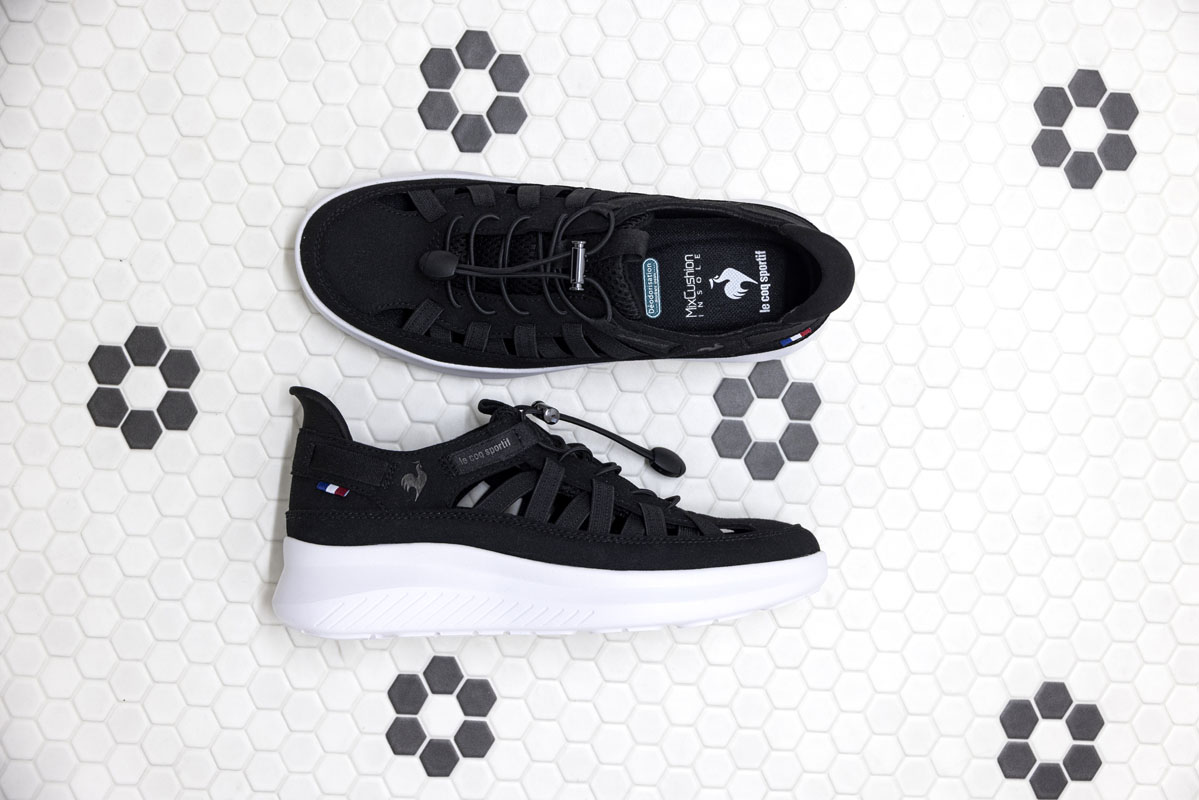 さっと履ける軽量サマースニーカー