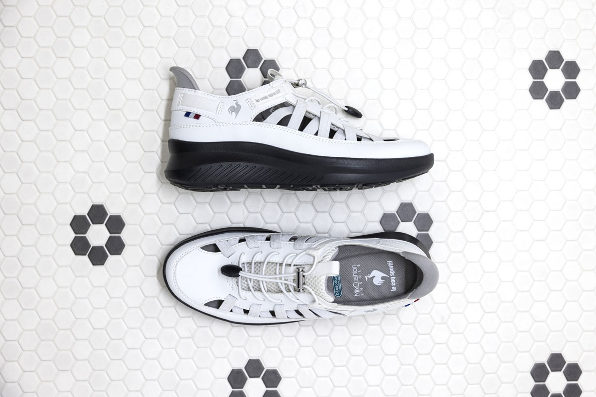 さっと履ける軽量サマースニーカー