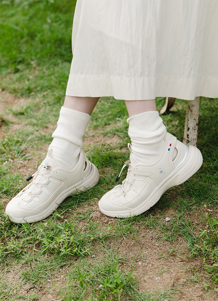 芳根京子さん着用のレディース春夏スポーツウェア。上品なフレンチモードの大人春コーデ