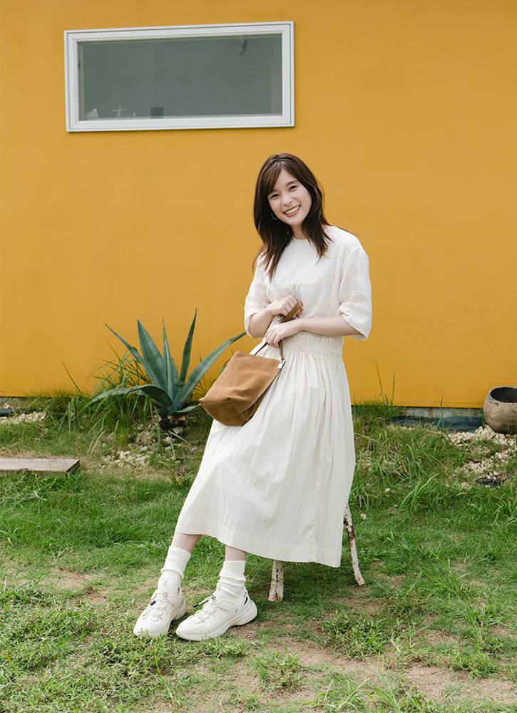 芳根京子さん着用のレディース春夏スポーツウェア。上品なフレンチモードの大人春コーデ