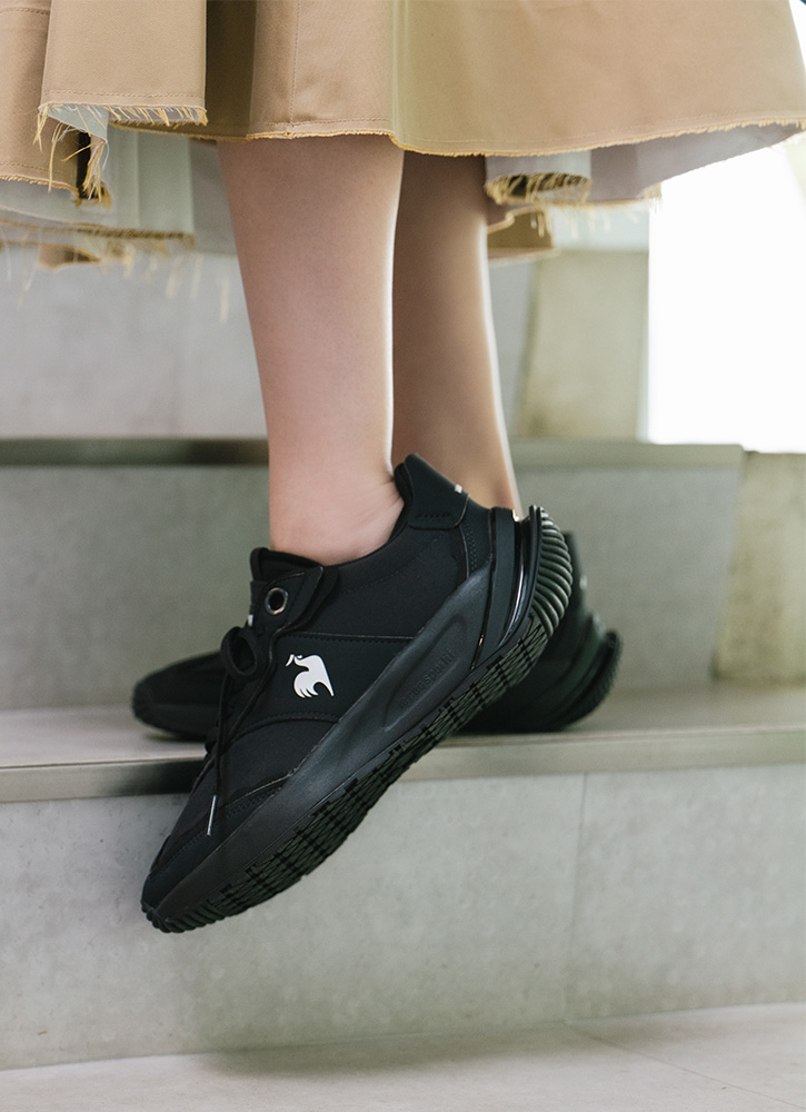 芳根京子さん着用のレディース春夏スポーツウェア。上品なフレンチモードの大人春コーデ