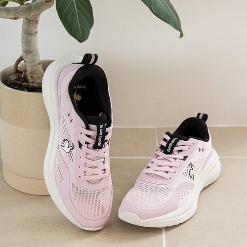 足取り軽く、心弾む毎日をサポートするルコックスポルティフの軽量ランニングシューズ「ラン ライト」