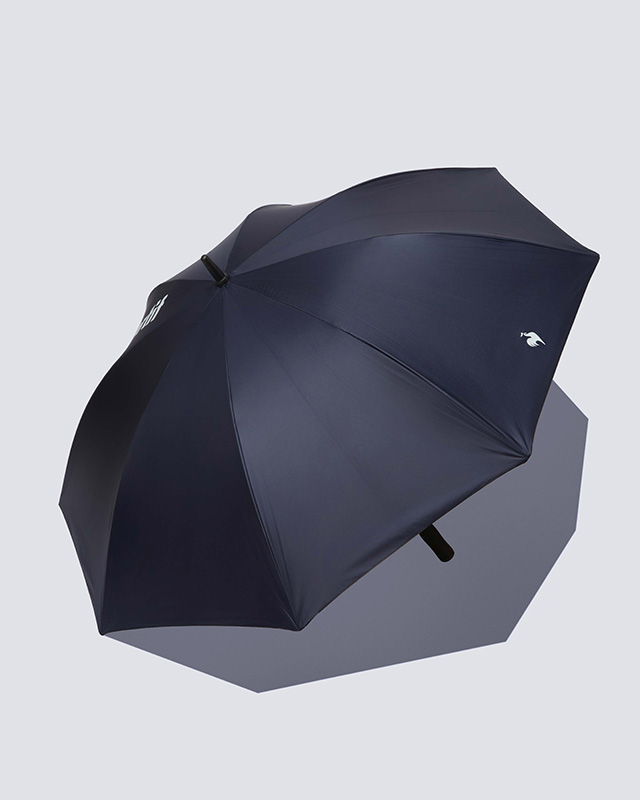 ルコックスポルティフの晴雨兼用折りたたみアンブレラ。遮熱・遮光・UVカット機能に優れた軽量日傘。夏の強い日差しを遮り、持ち運びにも便利。