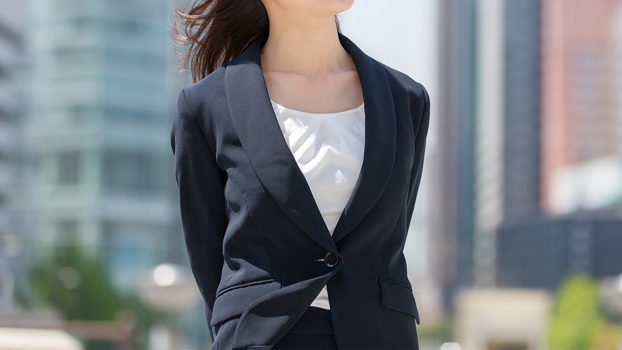 ビジネスカジュアルで女性らしいおしゃれを楽しもう