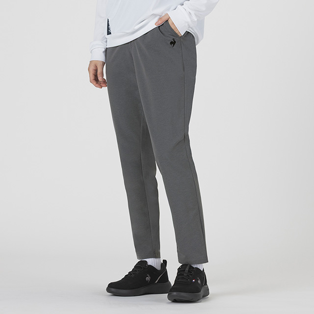 エアスタイリッシュパンツ9分丈テーパードシルエットのレディースパンツ商品画像【グレー】。