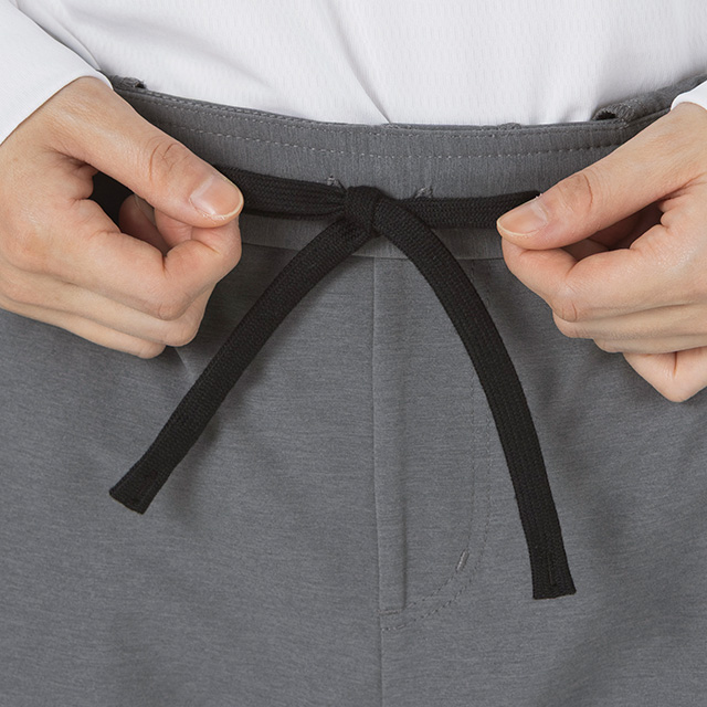 エアスタイリッシュパンツ9分丈テーパードシルエットのレディースパンツ商品画像【グレー】。
