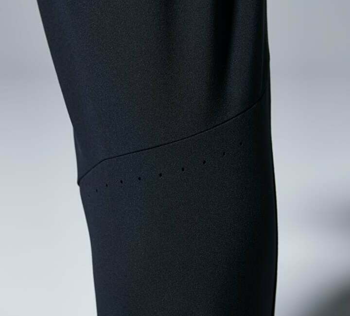 イメージ:脚の動きにともなって不快な衣服内のムレを逃す膝裏のベンチレーション。