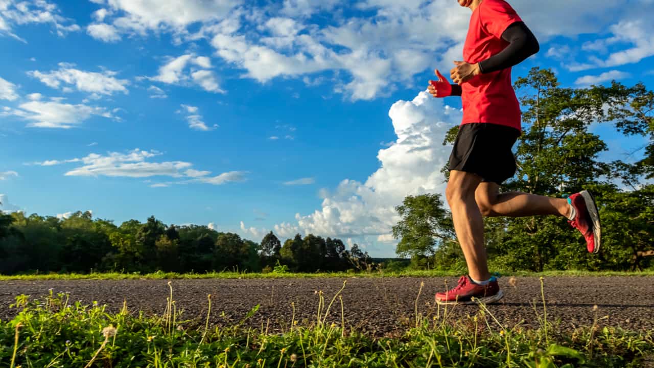 かっこいいメンズランニングウェアはスポーツブランドをチェック！