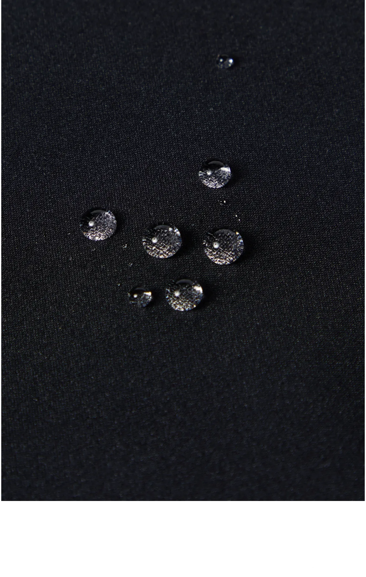 はっ水加工されたゴルフ用メンズベストのはっ水具合