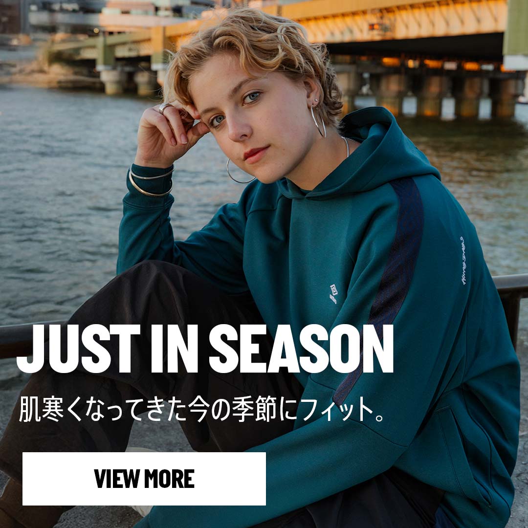 サッカーブランドアンブロのスウェットパーカー