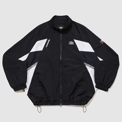 サッカーブランドアンブロのブラックのトラックジャケット｜裏メッシュ｜スポーツミックスコーデでも活躍