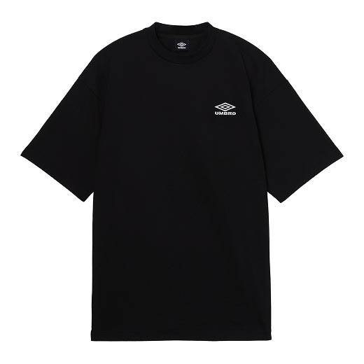 サッカーブランドアンブロのシンプルな黒のワンポイントTシャツ