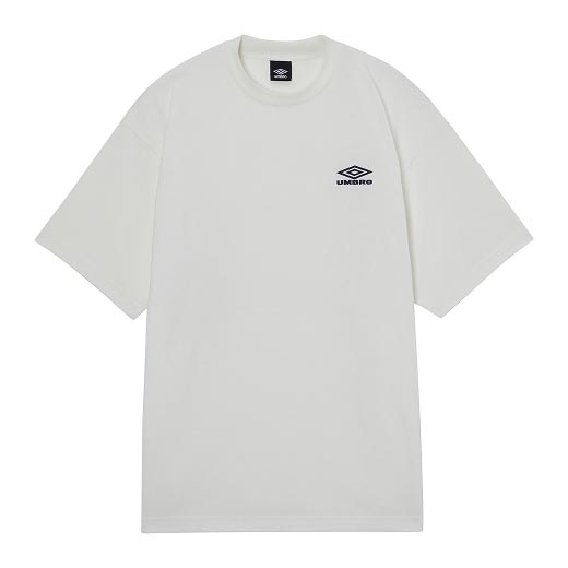 サッカーブランドアンブロのシンプルな白のワンポイントTシャツ