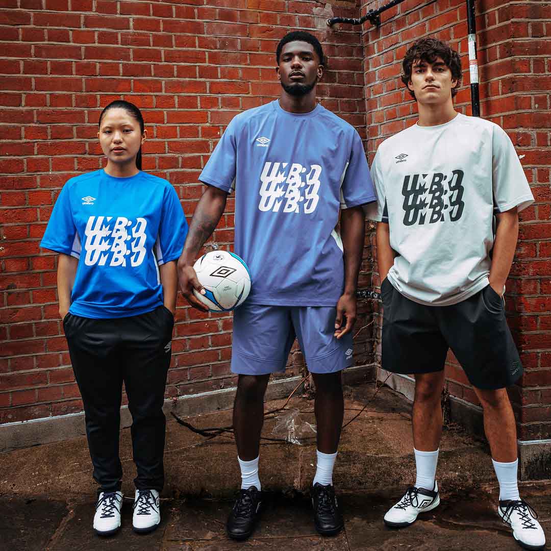 サッカーブランドアンブロのメンズ/レディース サッカー半袖プラクティスシャツとハーフパンツとジャージロングパンツ