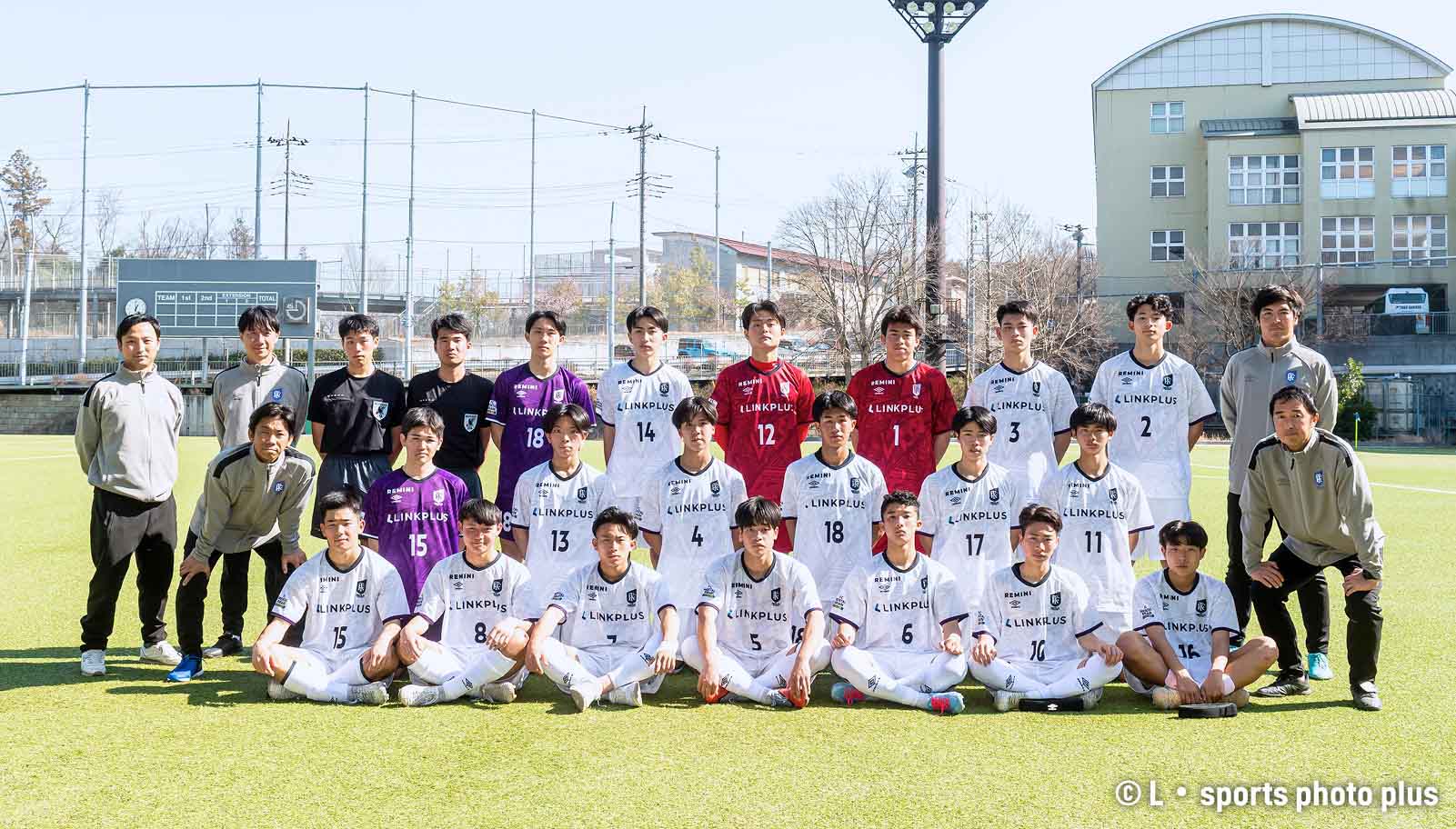 サッカーブランドアンブロのプロテクトヘッドバンドを着用しているチーム｜サッカーヘッドバンド