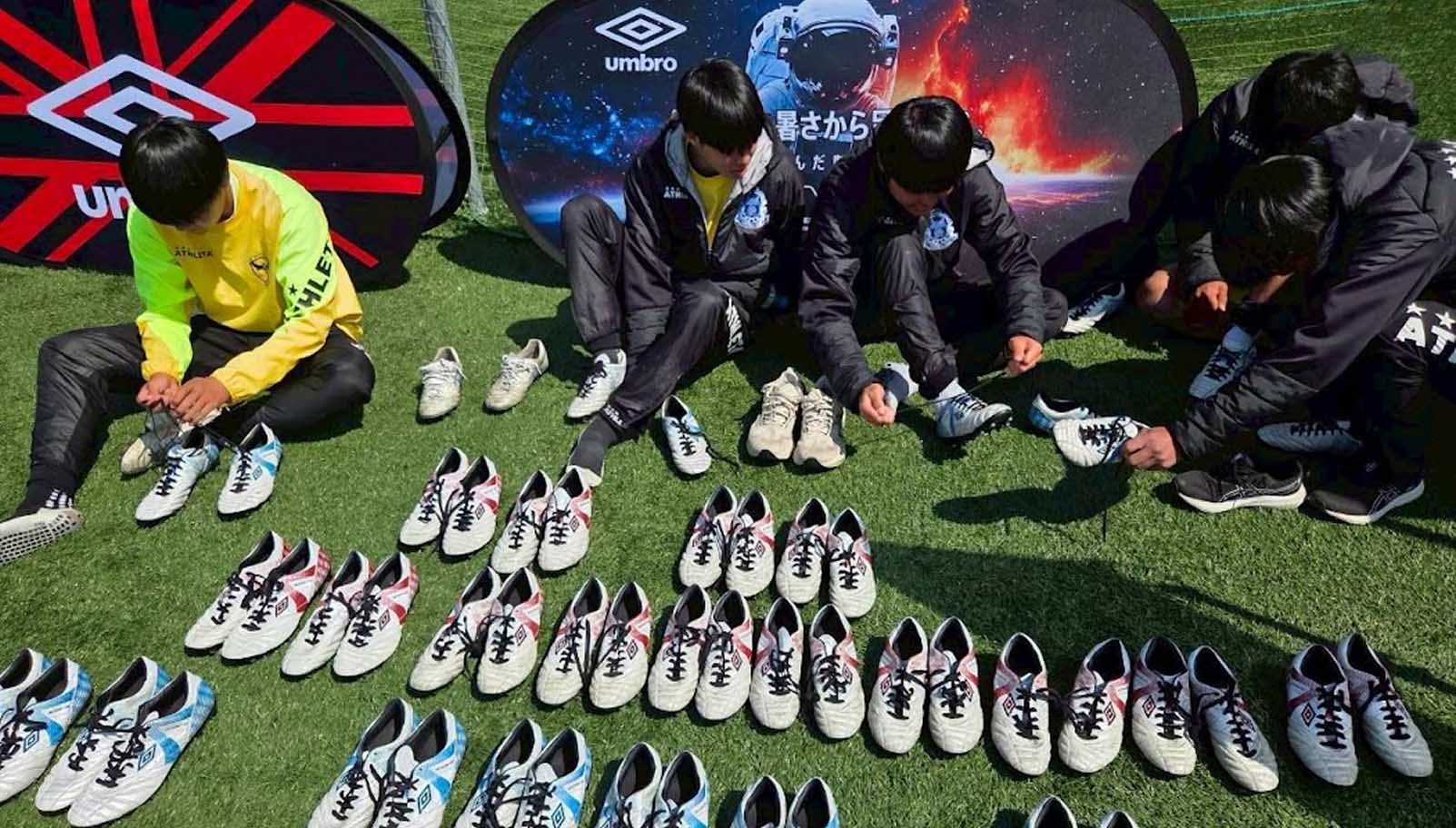 サッカーブランドアンブロのサッカーシューズ「アクセレイター」着用シーン2