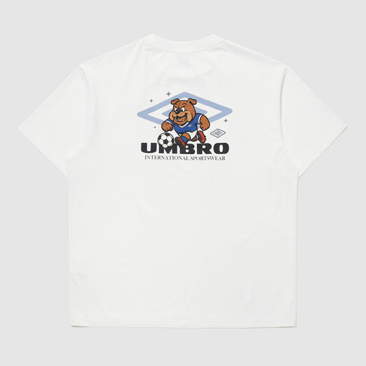 サッカーブランドアンブロのホワイトのTシャツ｜フレッシュ生地｜ソロナ（Sorona）原糸を採用