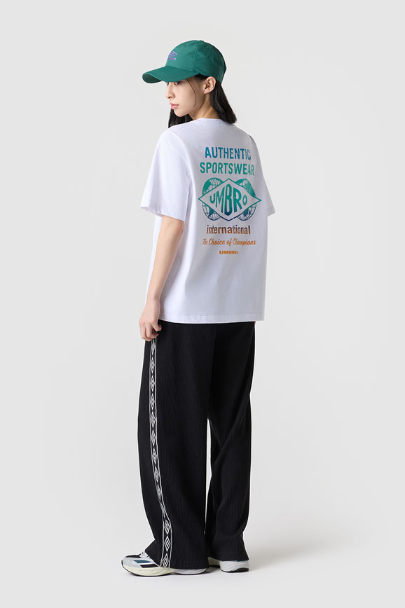 サッカーブランドアンブロの白いTシャツ｜形態安定性に優れた二重織り生地｜QUICK-DRY（クイックドライ）機能