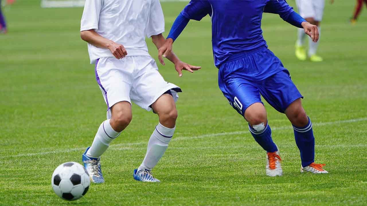 サッカーの試合に必要な最低人数は何人？