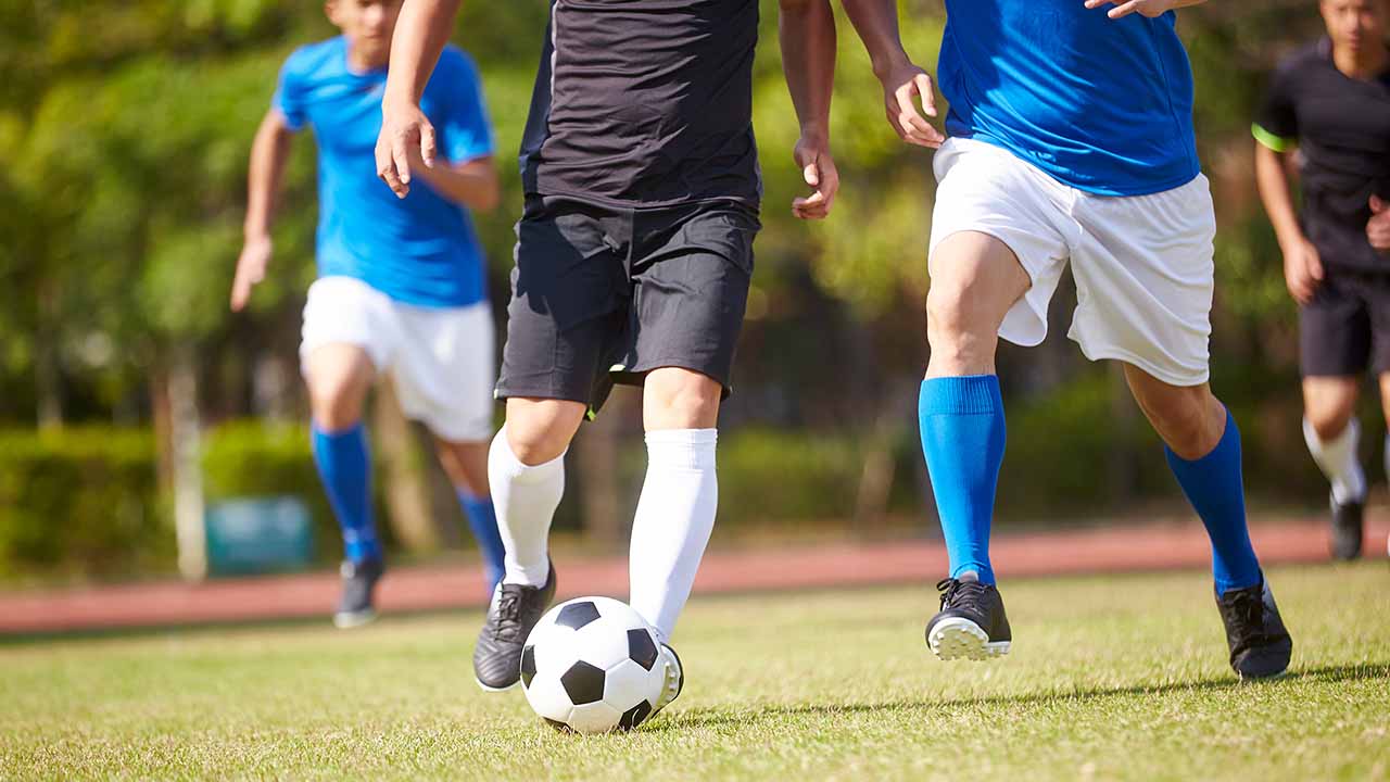 サッカーの人数やルールを覚えよう