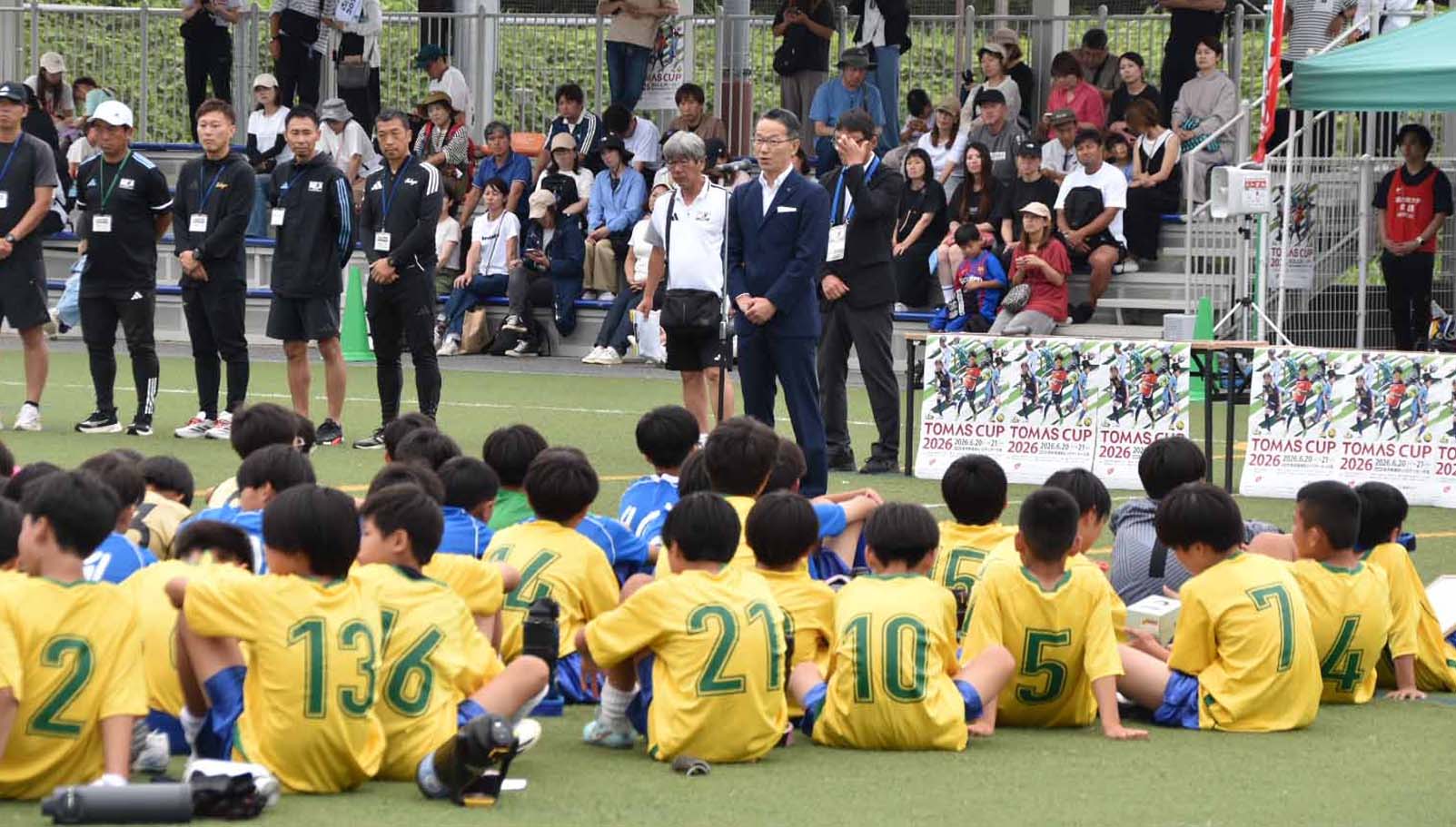 サッカーブランドアンブロの「プロテクトヘッドバンド」着用シーン7